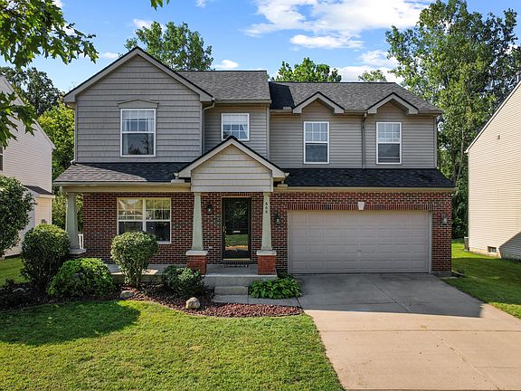2nd image of 600 Honeysuckle Ln