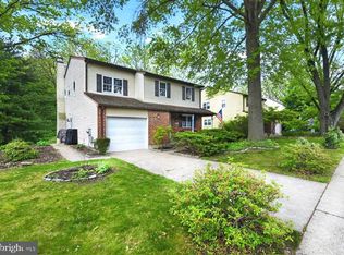 9033 Lykens Ln, Philadelphia, PA 19128