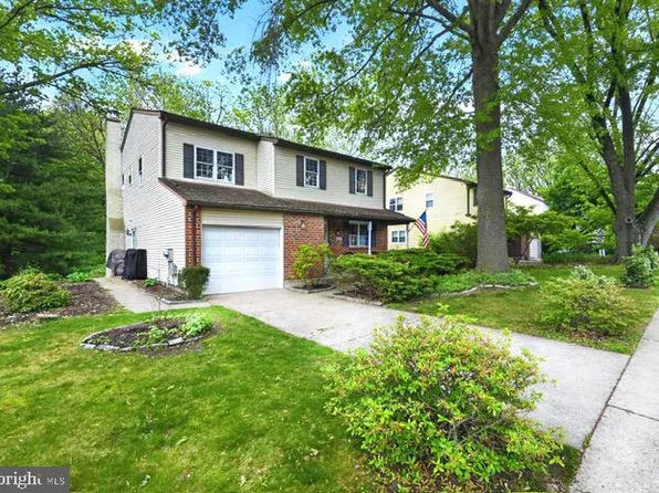 9033 Lykens Ln, Philadelphia, PA 19128