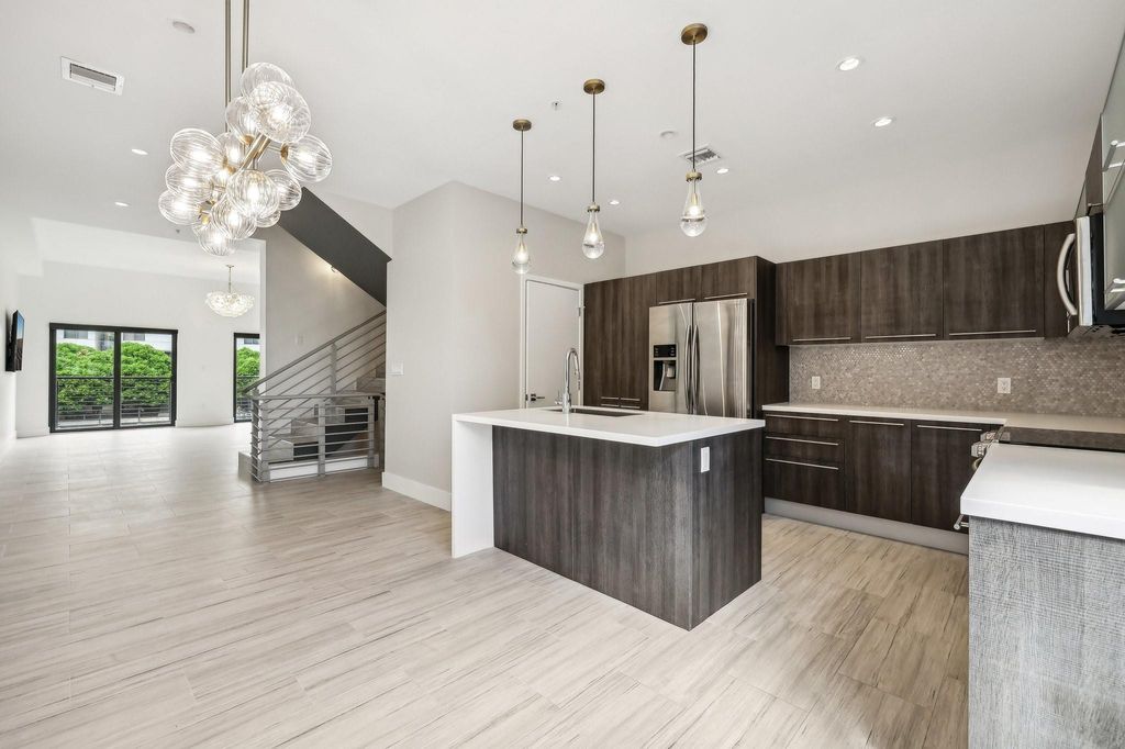 161 SE 1ST Circle #161, photo 2