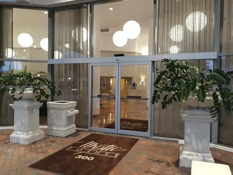 3600 Mystic Pointe Dr #910 — Photo 35