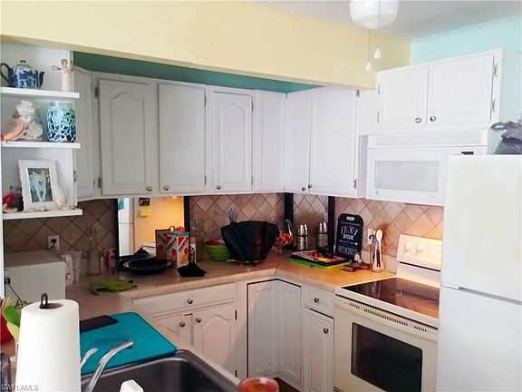 2nd image of 5421 Estero Blvd