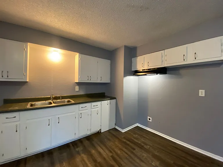 1154 Western Park Dr — Photo 6