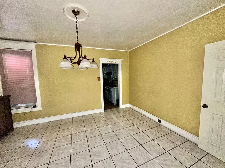5427 Akron St — Photo 10