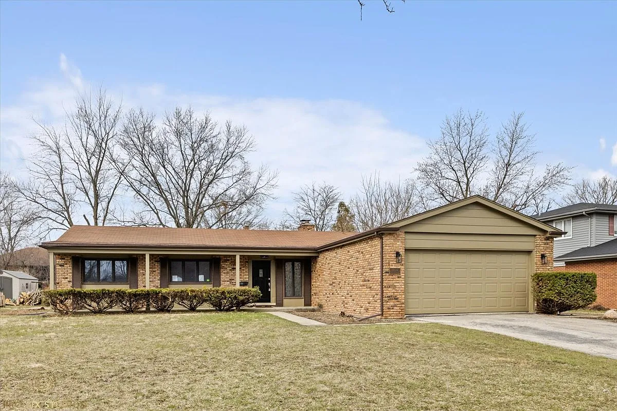 2834 Scott Cres photo 1