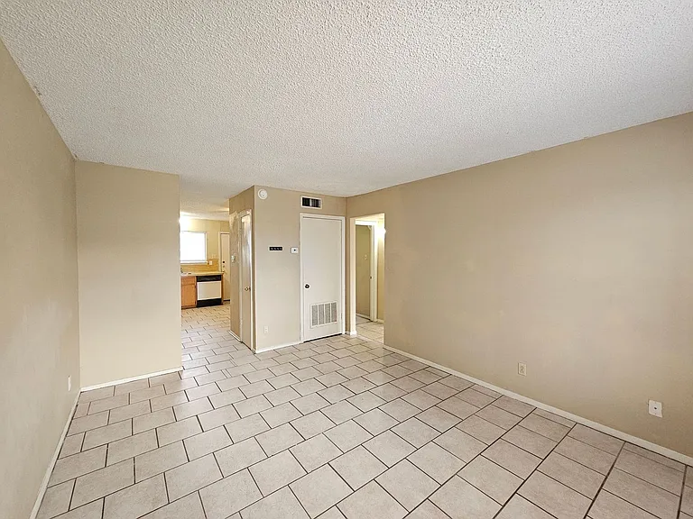 1305 Quail Cir #B — Photo 3