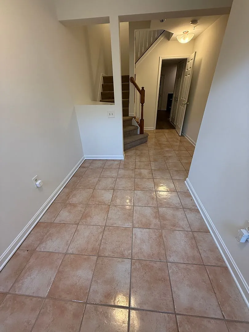 Beautiful 3 bed/3.5 Bath in ideal location! — Photo 3