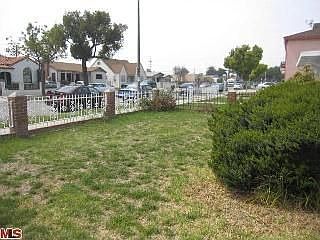 2nd image of 1523 W 82nd St