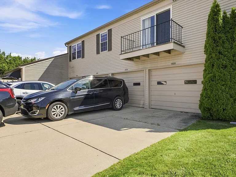 15820 Newport Dr — Photo 4