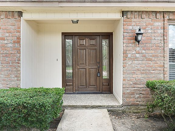 3rd image of 2803 Camelot Ln