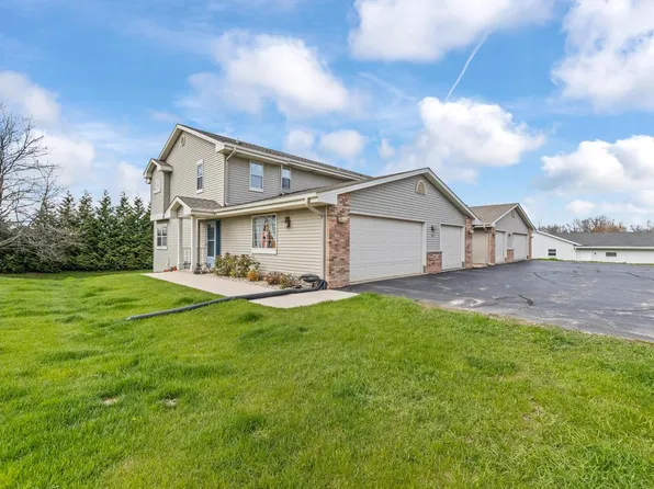 1015 E Woodview COURT #2, Slinger, WI 53086