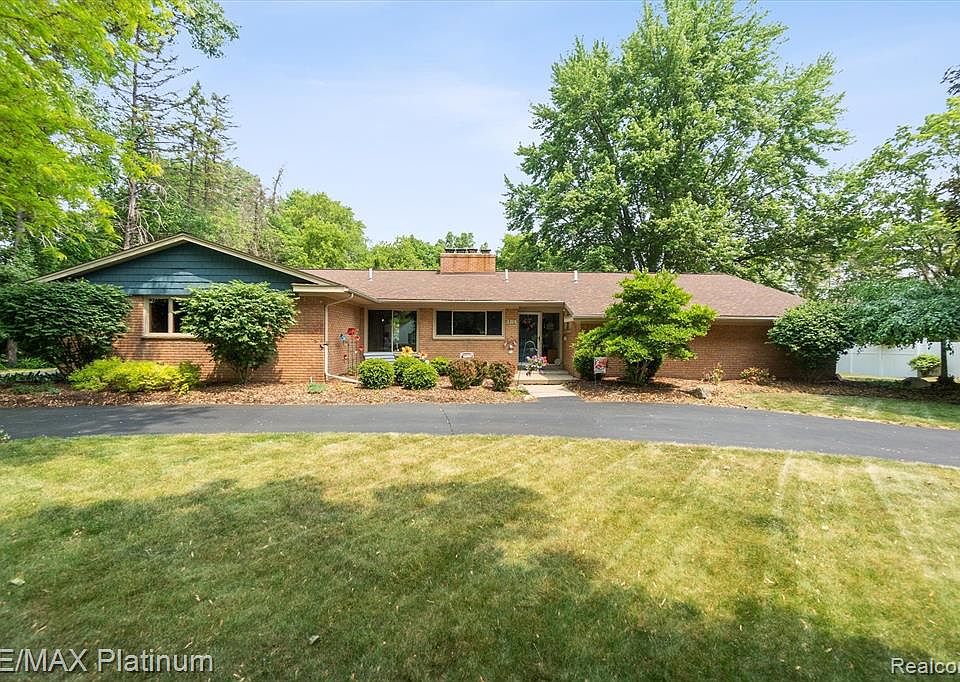 516 W Caledonia St, Howell, MI 48843 Zillow