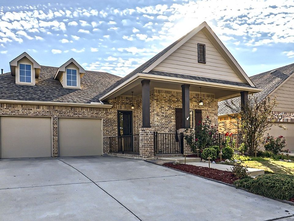 1st image of 824 Hayden Ln