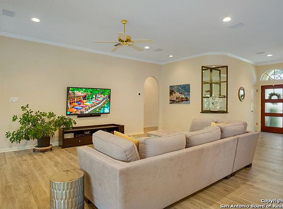 2nd image of 13518 Crescent Creek Dr