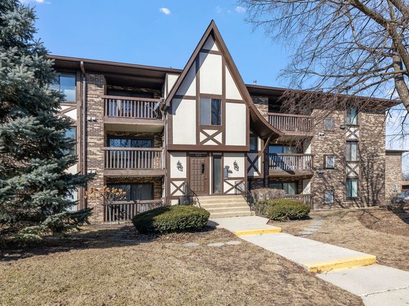 525 Cumnor Rd APT 102-E, Westmont, IL 60559