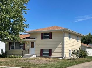 2213 Lauren Dr SW, Cedar Rapids, IA 52404