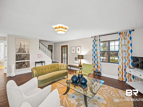 3rd image of 615 Morphy Ave