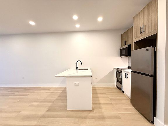 2nd image of 320 Forrest St #201