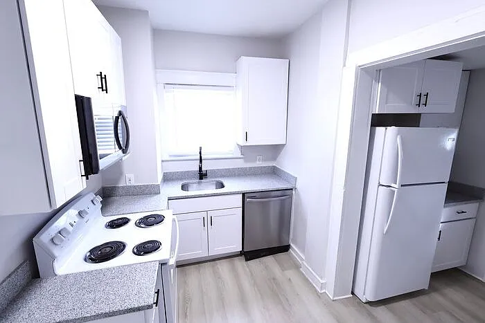 991 Diana Ave — Photo 4