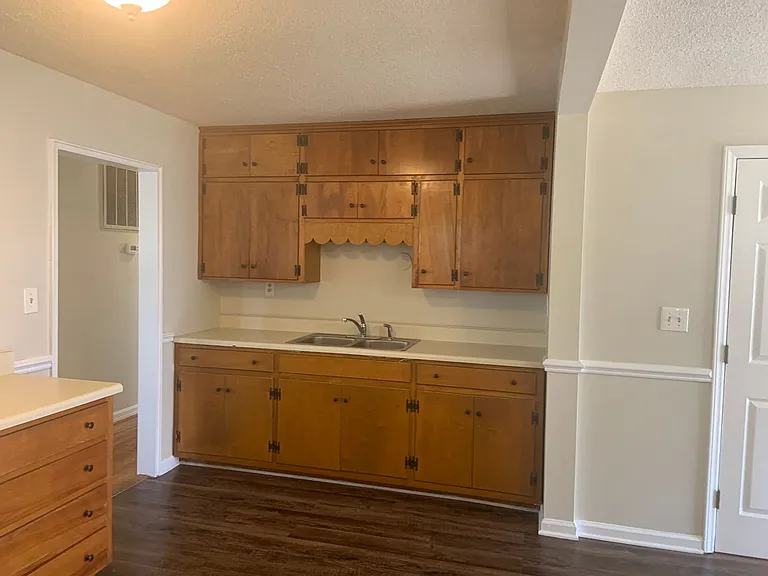 2505 Yanceyville St — Photo 4