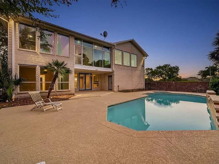 7203 Timberlake Dr — Photo 4