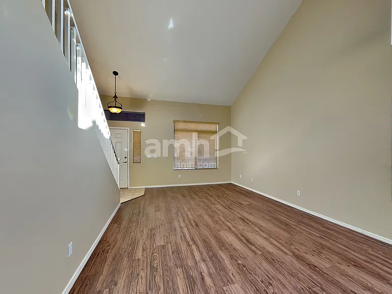 15995 W Monroe St — Photo 8