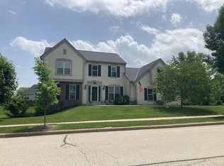 935 River Hill Dr, Waukesha, WI 53189