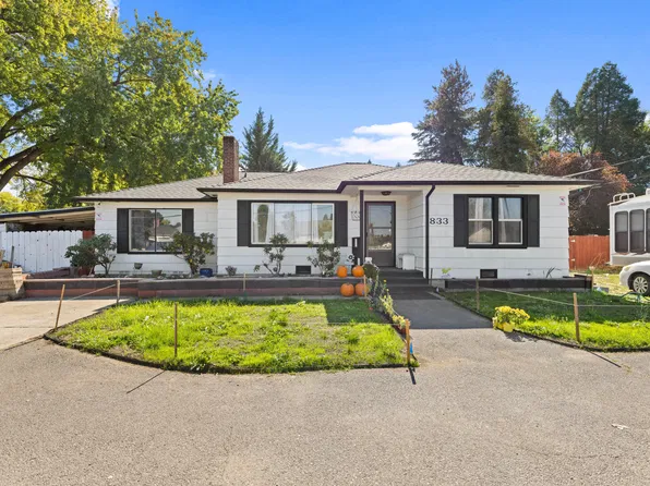 833 Beall Ln, Central Point, OR 97502