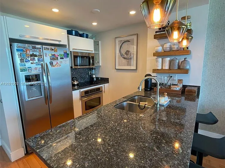 601 NE 36th St #1805 — Photo 3