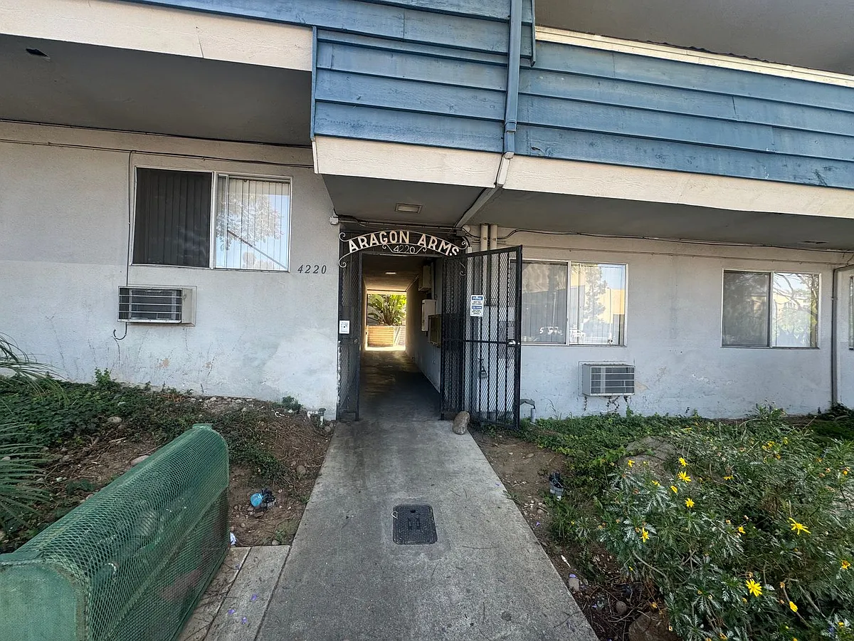 Building Photo - 4220 Aragon Dr