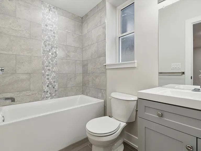 723 N 35th St #103 — Photo 2