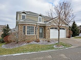 27 Somerset Dr, Rocky River, OH