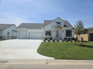 1119 W Lakeway Ct, Andover, KS 67002