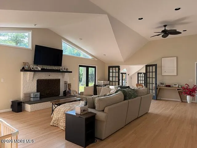4 bed, 3.5 bath, 4241 sqft, $8,000 — Photo 4
