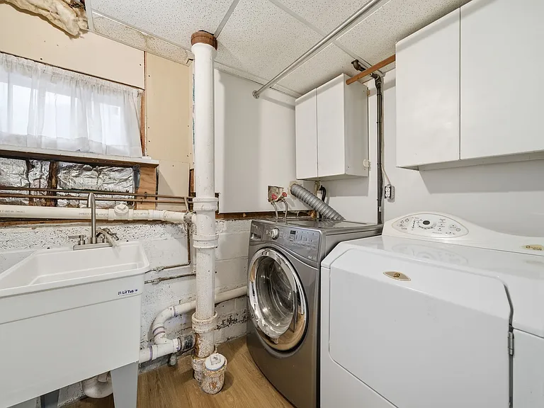 10 Lloyd Ave — Photo 32