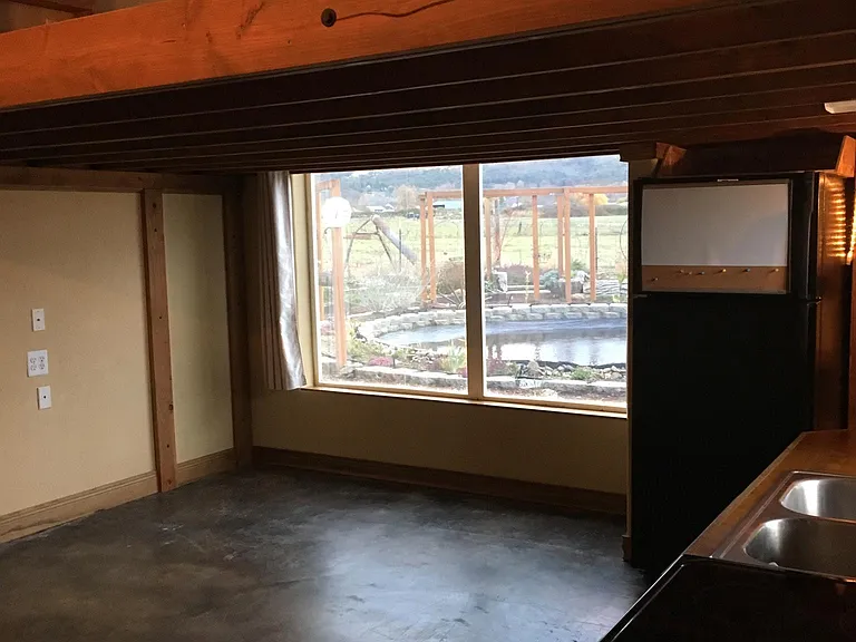 5208 S Pacific Hwy — Photo 2