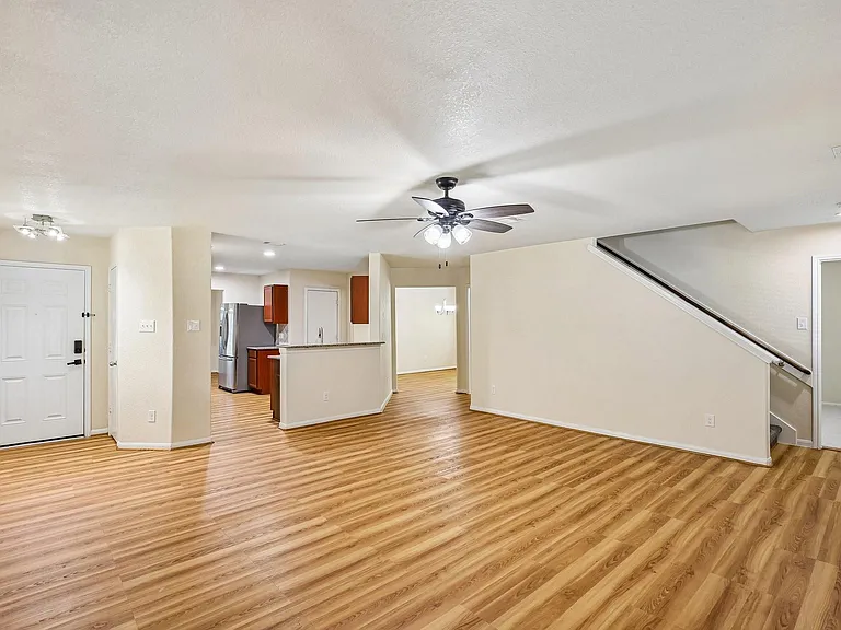 21127 Fox Orchard Ct — Photo 8