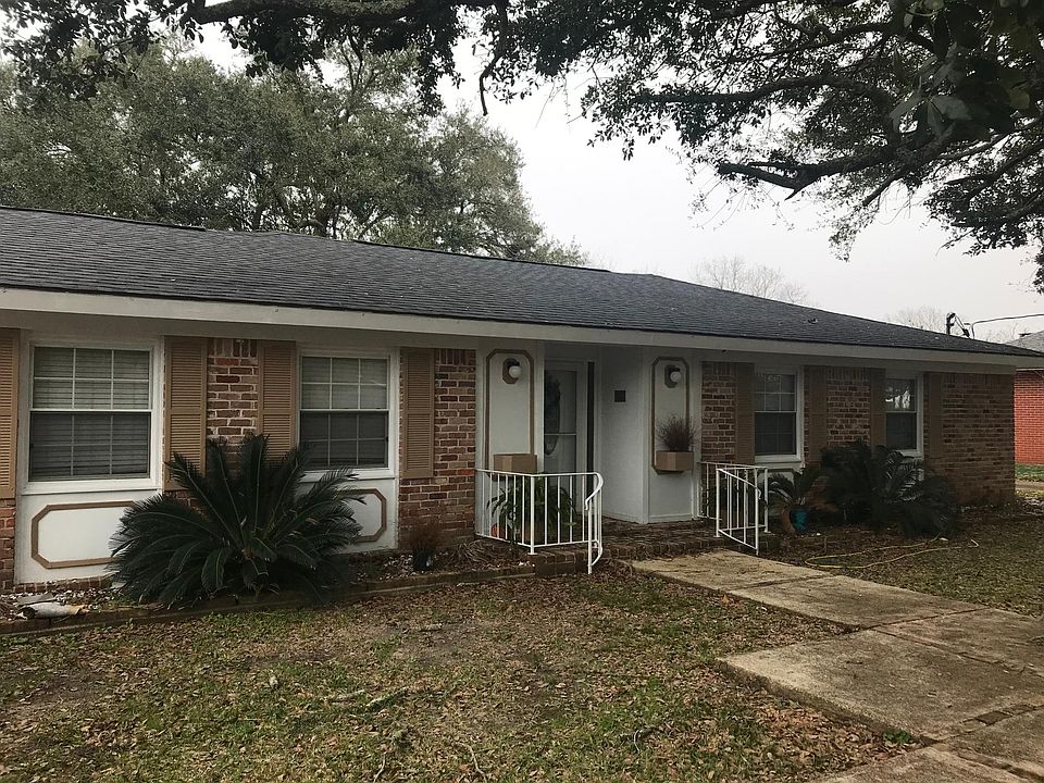 1st image of 2108 Sandalwood Pl