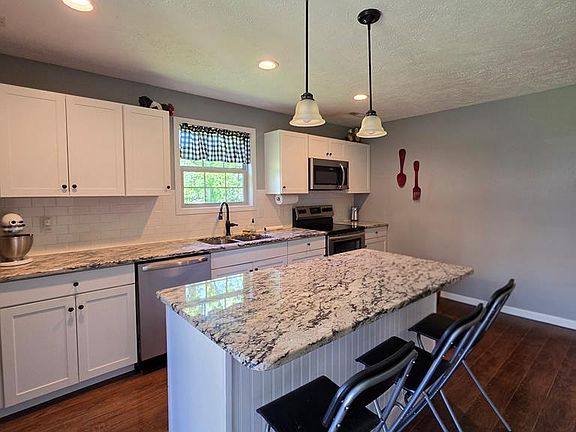 3rd image of 155 Ashley Rd