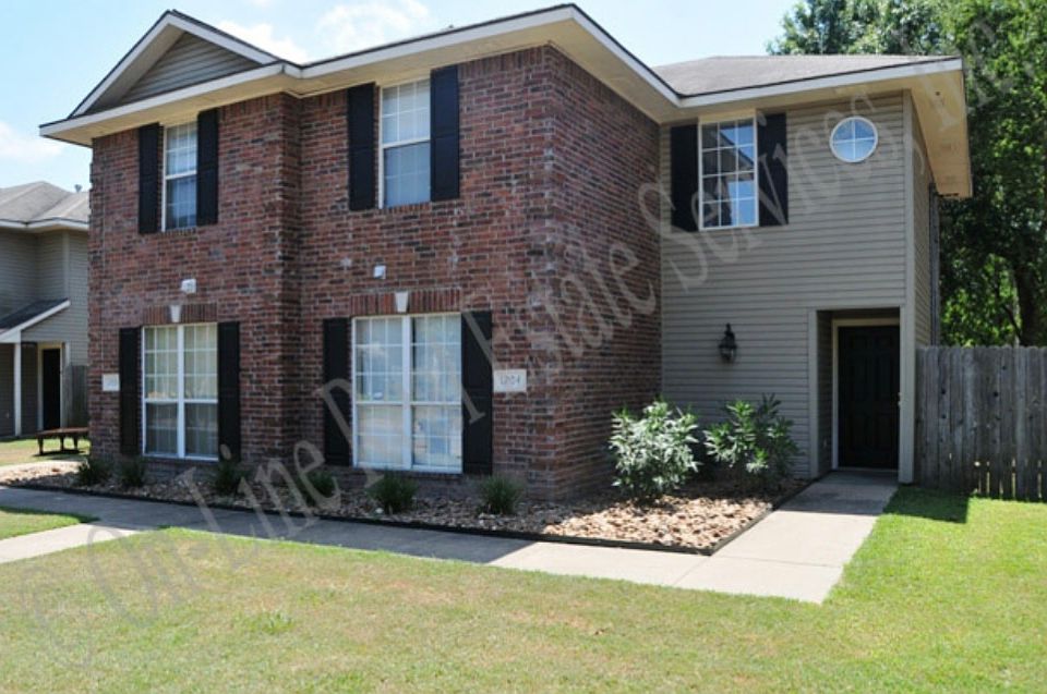 1st image of 1206 Oney Hervey Dr #B