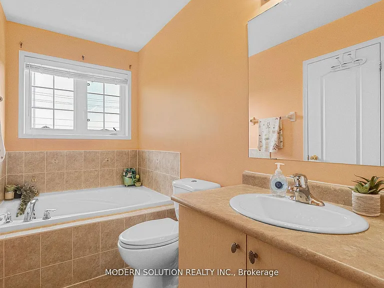 67 Roundstone Dr — Photo 30