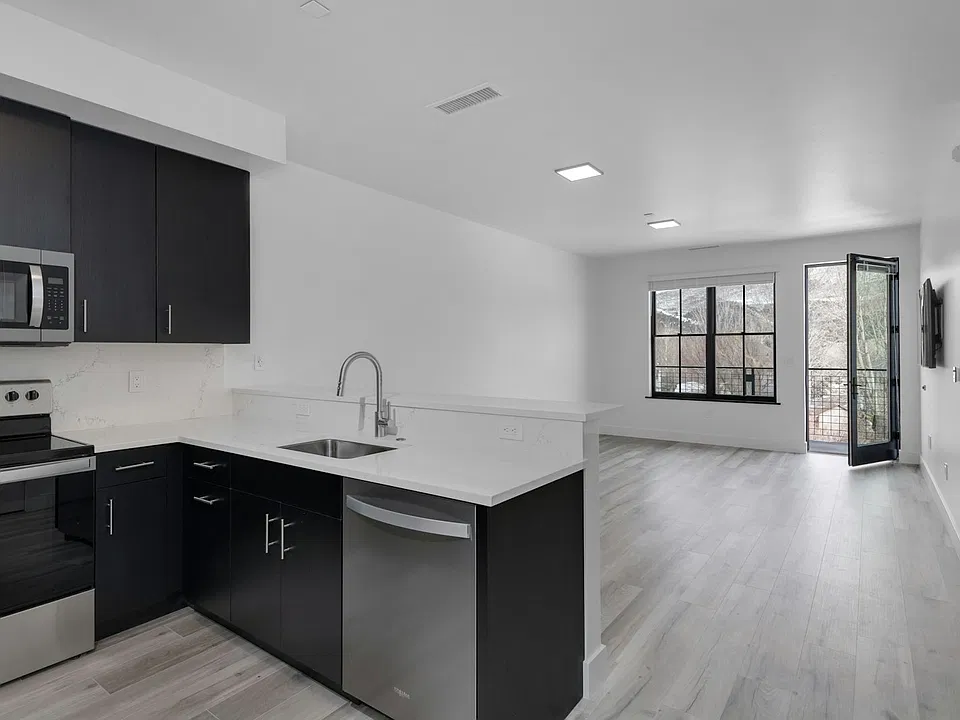 400 Clement St #401-201
