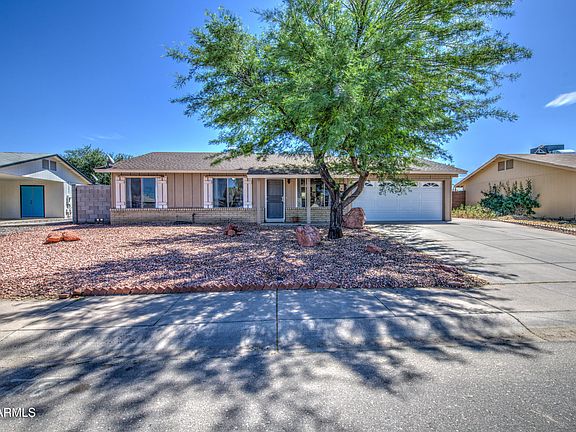 3rd image of 319 N VALENCIA Drive