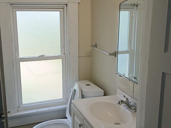 4th image of 21 S Alder St