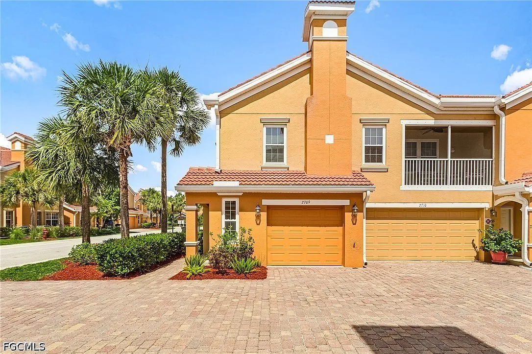 2 bed, 2.0 bath, 1190 sqft, $2,100 — Photo 2
