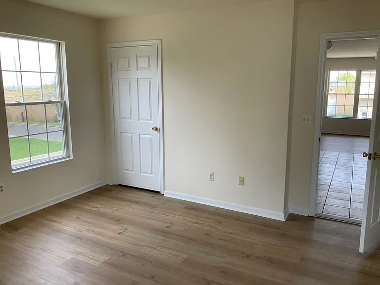 1403 Shore Rd #1 — Photo 2