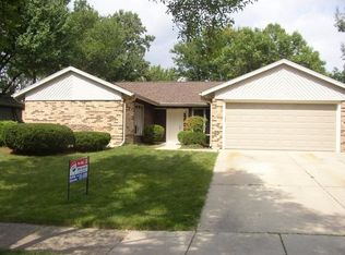 221 Ciccle, Bloomingdale, IL 60108