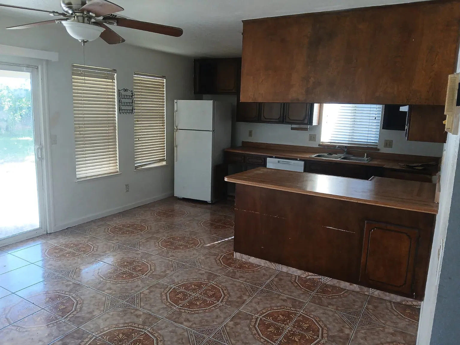 3 bed, 1307 sqft, $2,100 — Photo 4