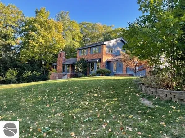 7024 Leorie Dr, Traverse City, MI 49686