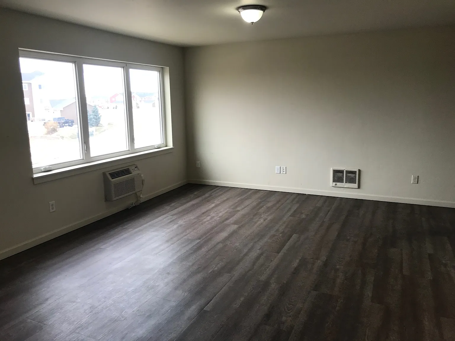 Wow! 2br/1ba In The Perfect Location! — Photo 2